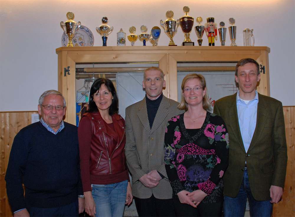 48 Vorstandschaft2013 1000b 02