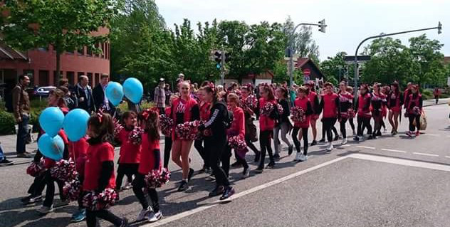 2016Volksfestzug Cheerleader